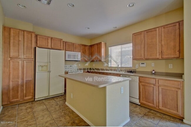 Building Photo - 4725 E Olney Ave