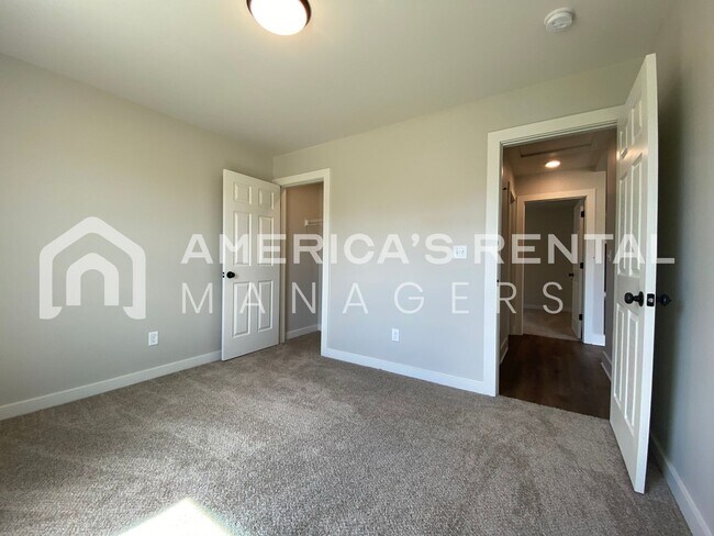 Building Photo - 6228 Burbank Crossing Loop