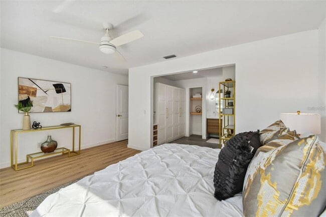 Building Photo - 1949 Dolphin Blvd S