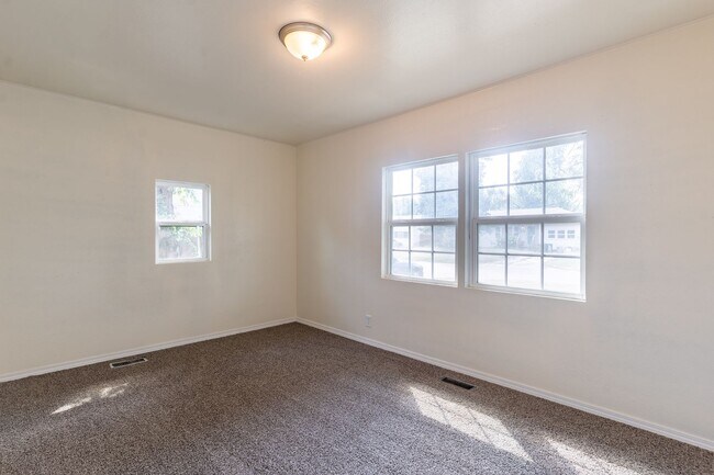 Building Photo - RENT TO OWN – Warr Acres!
