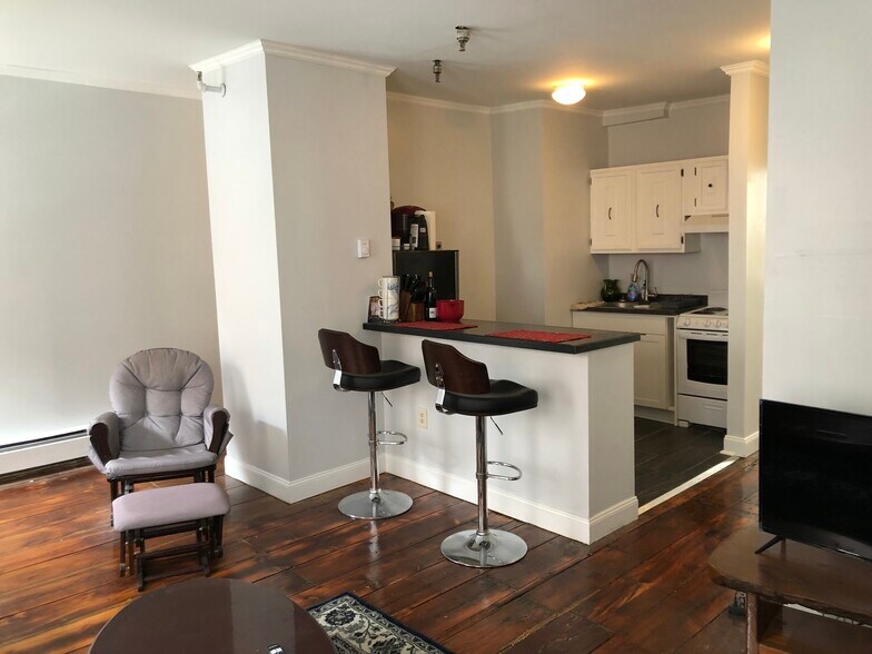 Building Photo - 83 Columbia St