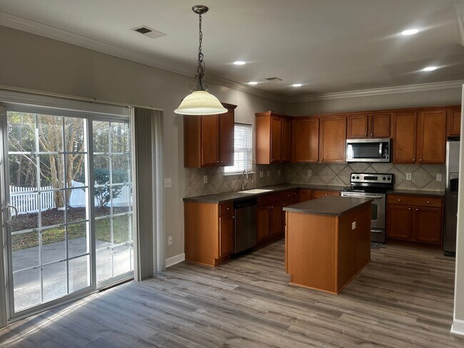 Building Photo - AVAILABLE NOW IN BRIGHTON WOODS!