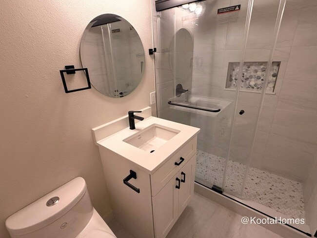 Building Photo - 1215 Skagit St