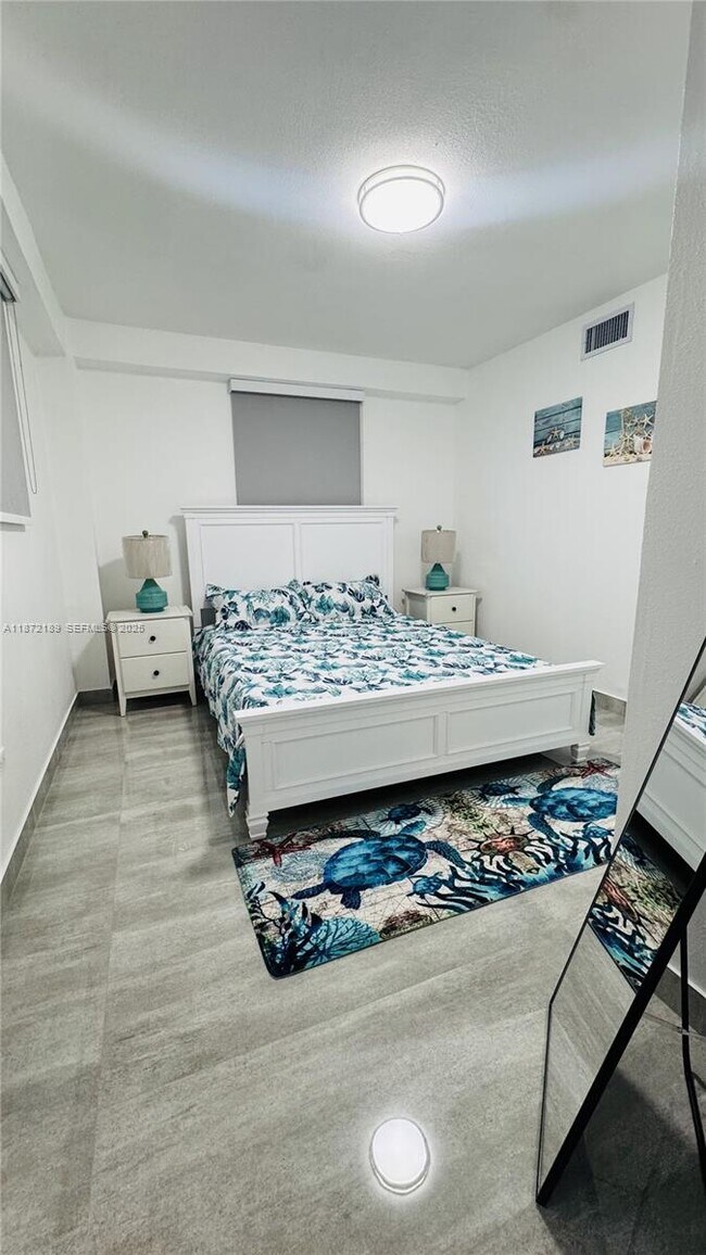 Building Photo - 60 SE Marlin Ave