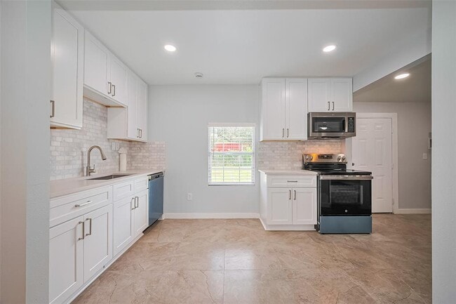 Building Photo - 52 Penway St