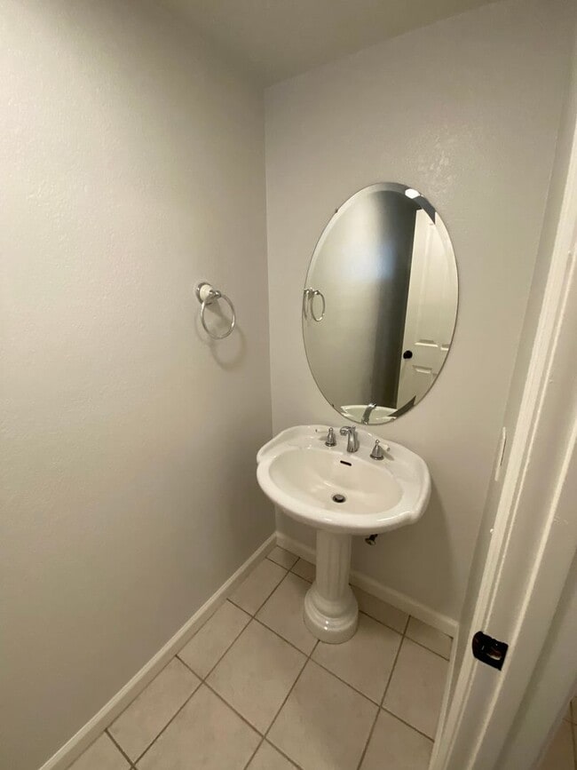 Building Photo - Cambrian 3 bed 2.5 bath townhouse available!