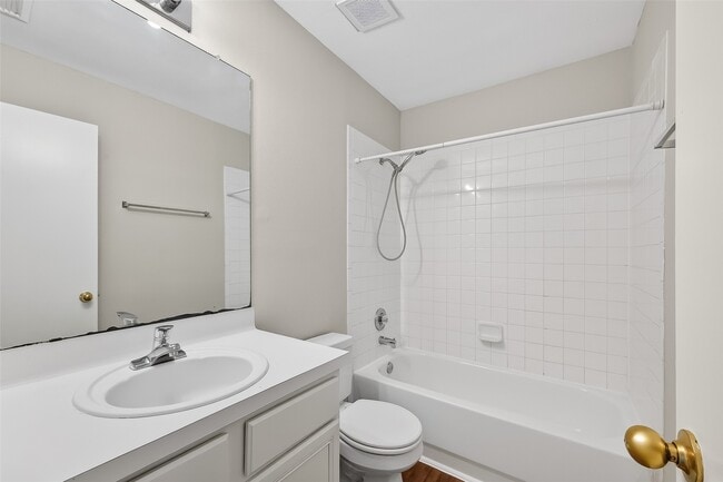 Building Photo - 16022 Old River Rd