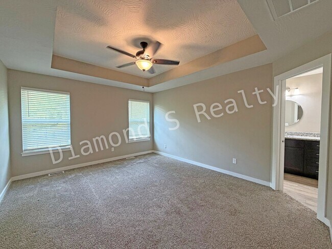 Building Photo - Stunning 3 Bedroom / 2 Bath Home in Nixa A...