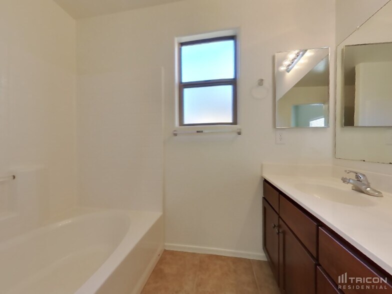 Building Photo - 8851 S 257th Dr
