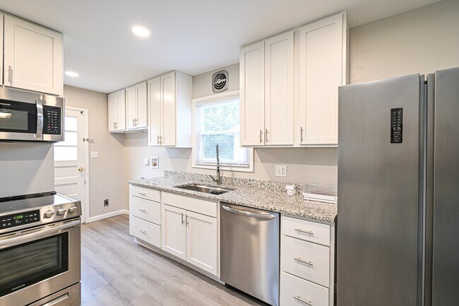 Building Photo - 2530 Bellfield St