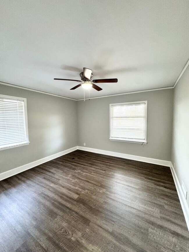 Building Photo - ** 4 Bed 2 Bath located in Morningview ** Call 334-366-9198 to schedule a self tour