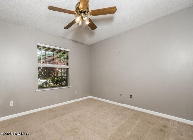 Building Photo - 107 Village Ln