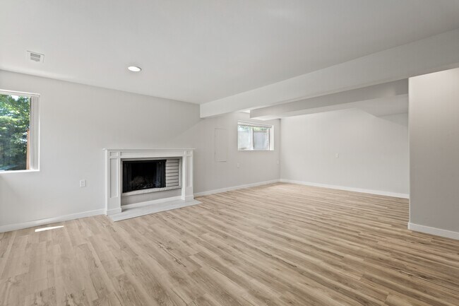 Building Photo - 13726 SE 24th St