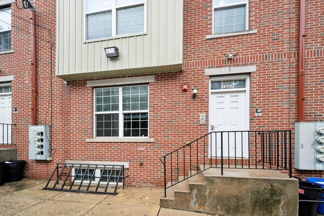 Building Photo - 1511 Master St