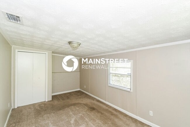 Building Photo - 3 Bedroom Pet-Friendly Home in Jacksonville, FL with Main Street Renewal