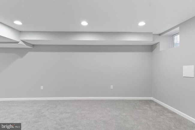 Building Photo - 809 Pontiac Ave