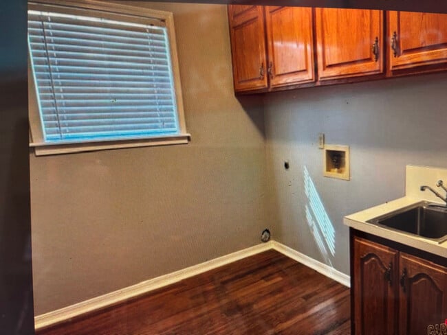 Building Photo - 5506 Oakwood Dr
