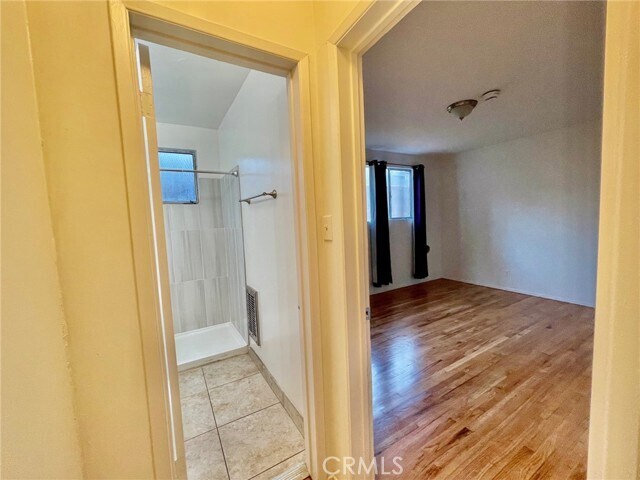 Building Photo - 1433 N Bronson Ave