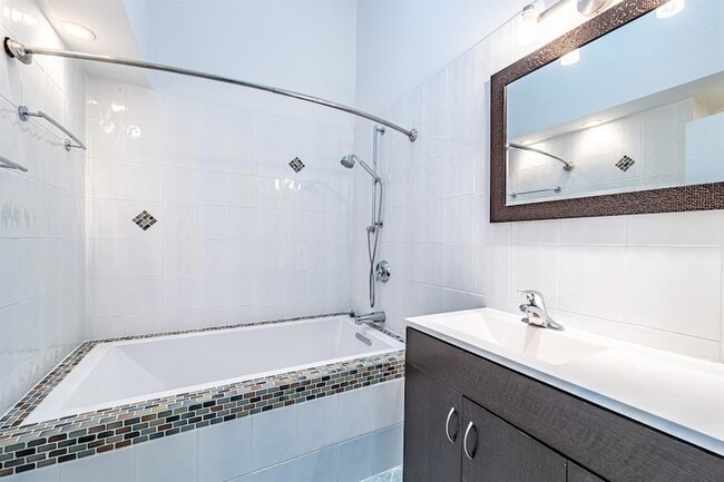 Building Photo - 2936 Florida Blvd