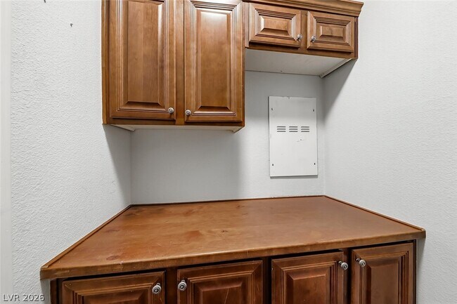 Building Photo - 1129 Dunrobin Garden St