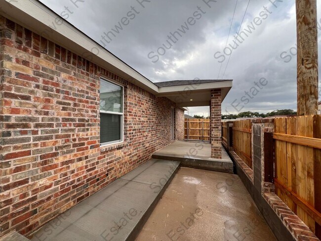 Building Photo - 2135 Bobwhite Ct
