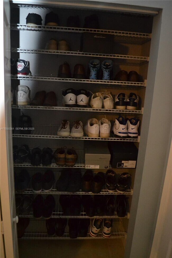 Building Photo - 9727 Hammocks Blvd