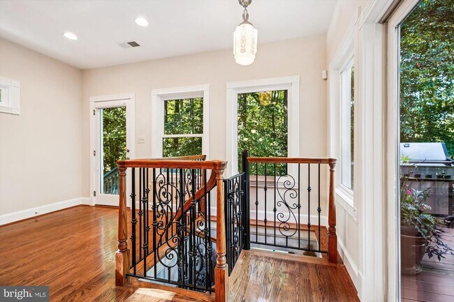 Building Photo - 9454 Newbridge Dr