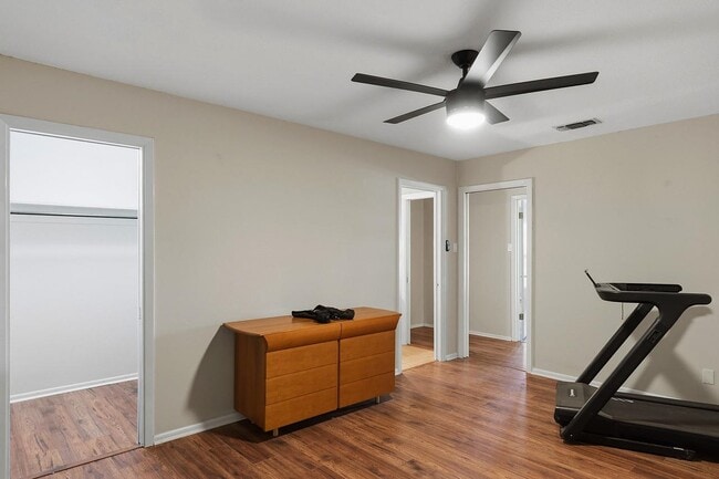 Building Photo - 21 Larkwood Ln