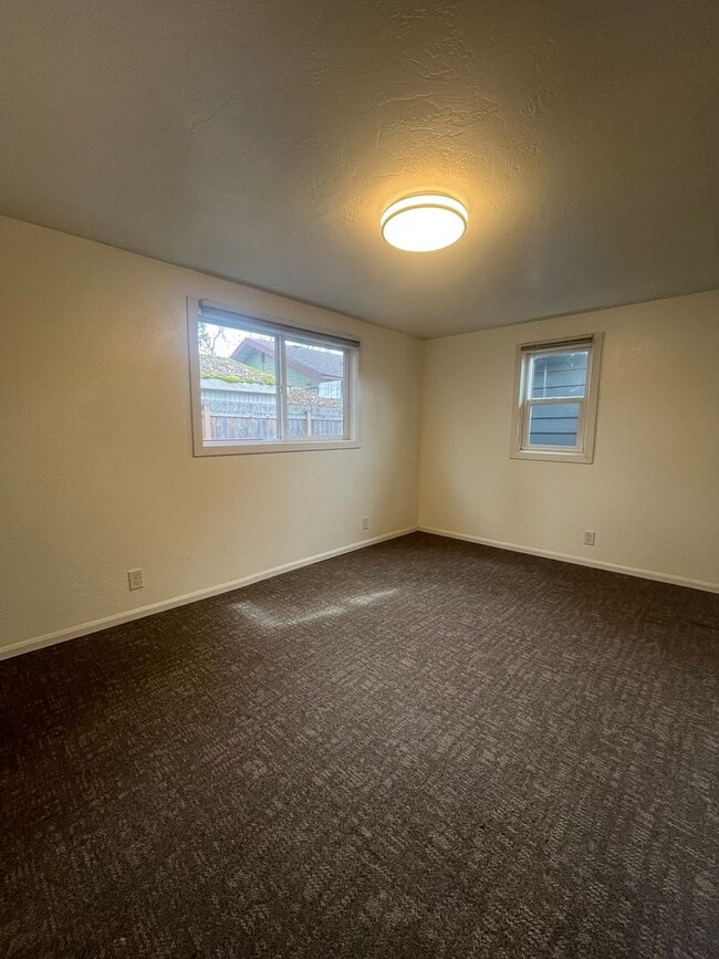 Building Photo - Remodeled 2-Bedroom Bungalow!