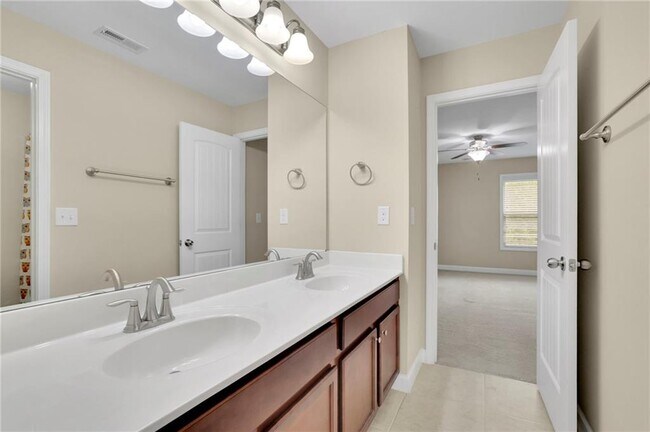 Building Photo - 4425 Holton Ave
