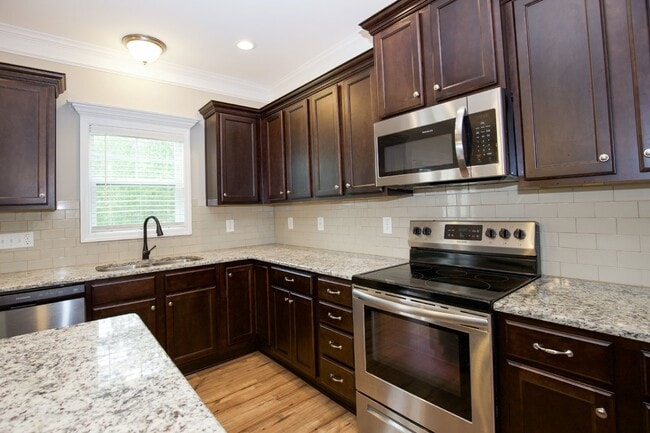 Building Photo - Beautiful home in Gated Community of Woodlake