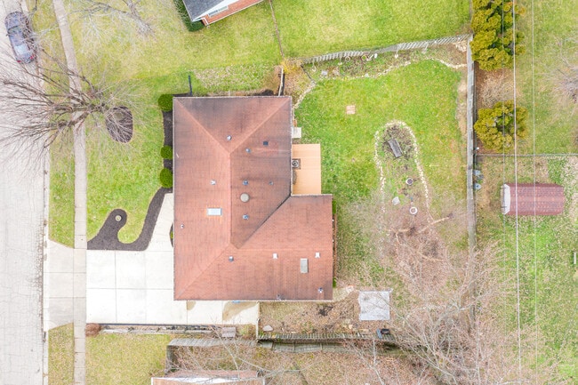 Building Photo - 6757 Summerdale Dr