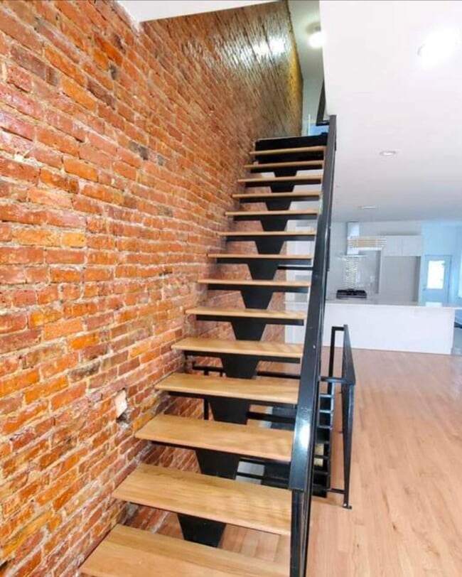 Building Photo - 5425 Catharine St