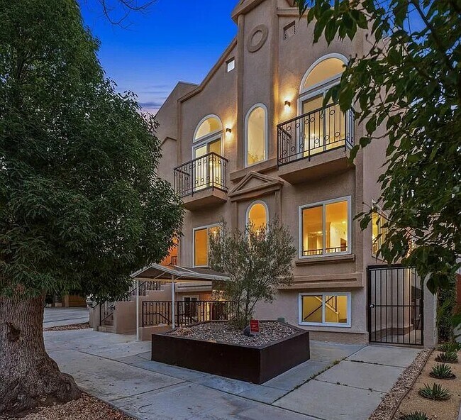 Building Photo - 9323 Alcott St