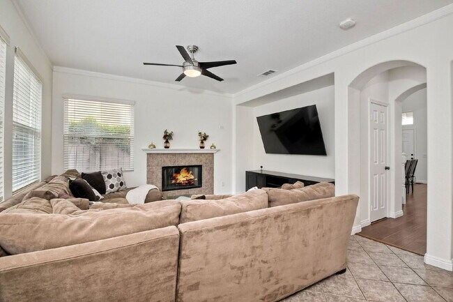 Building Photo - "Spacious 4-Bedroom Retreat in Rancho Carr...