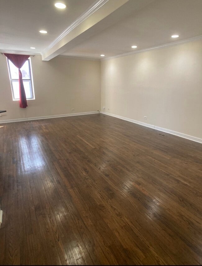 Building Photo - 1119 W Grand Ave