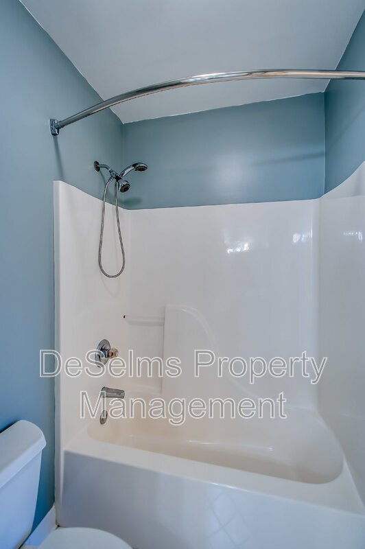 Building Photo - 1625 Brentwood Pointe