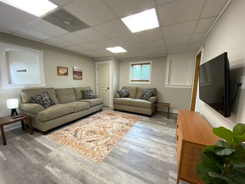 Building Photo - 312 S 13th St