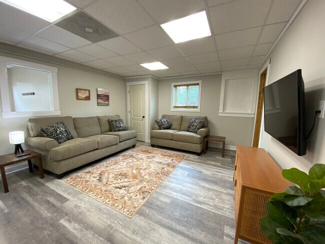 Building Photo - 312 S 13th St