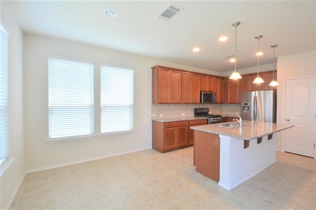 Building Photo - 13915 Osmarea Dr