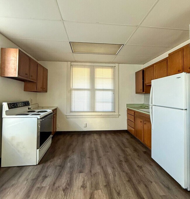 Building Photo - Darin Johnson Triplex