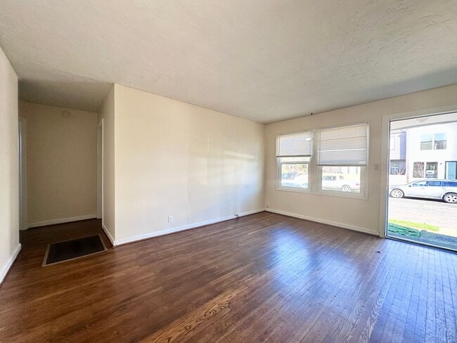 Building Photo - 1 Bedroom 1 Bath Close to N. Mississippi and Alberta.