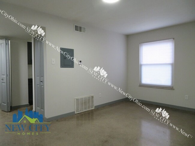 Building Photo - 2085 Building - New Rennovated 1 & 2 bedrooms starting at $989!