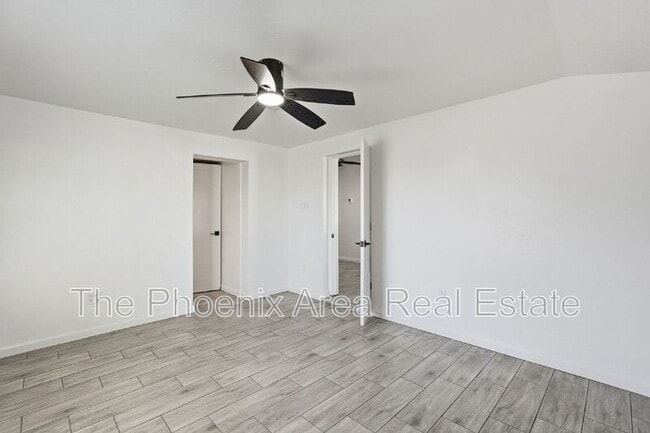 Building Photo - 2245 E Flower St