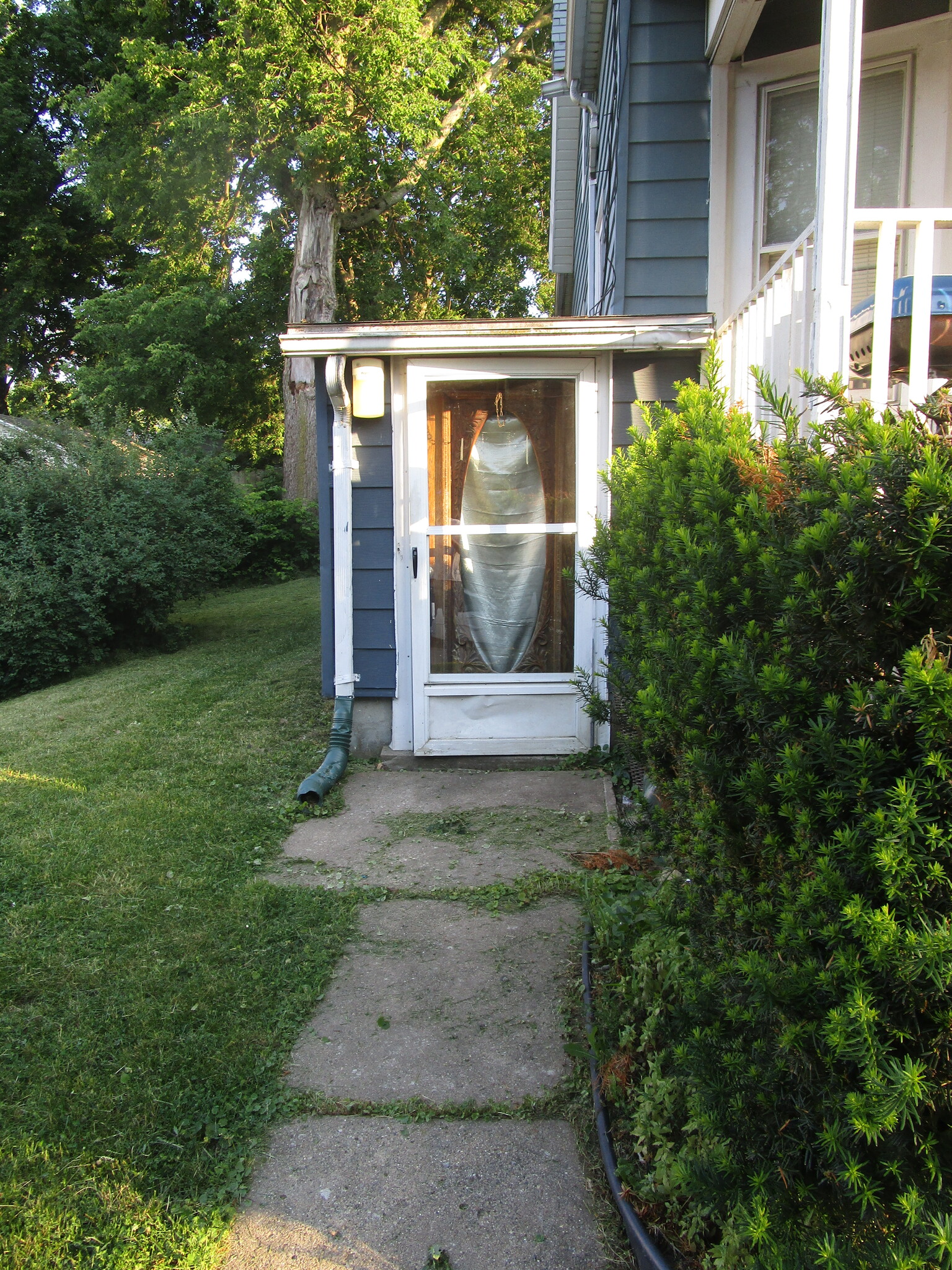 Front entrance - 1110 W Jackson St