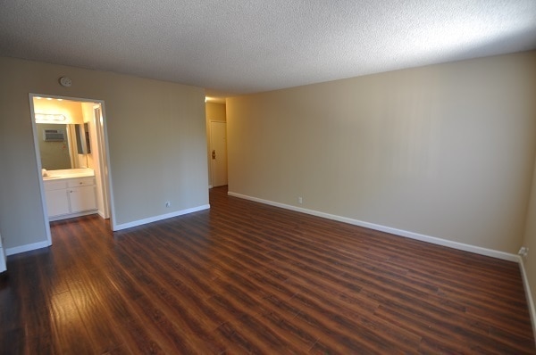 Building Photo - 7101 Haskell Ave