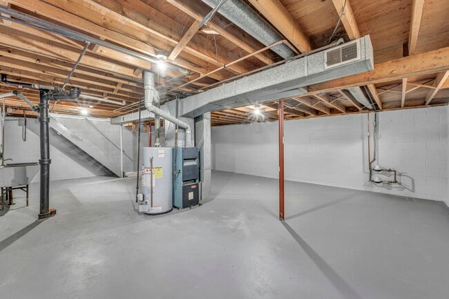 Building Photo - 231 Randel Ave