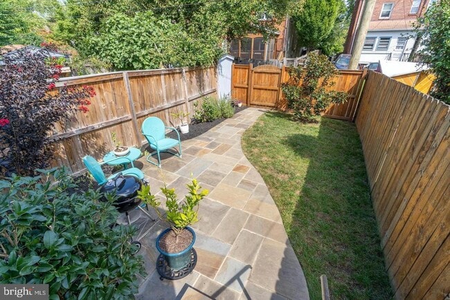 Building Photo - 1147 Colonial Ave