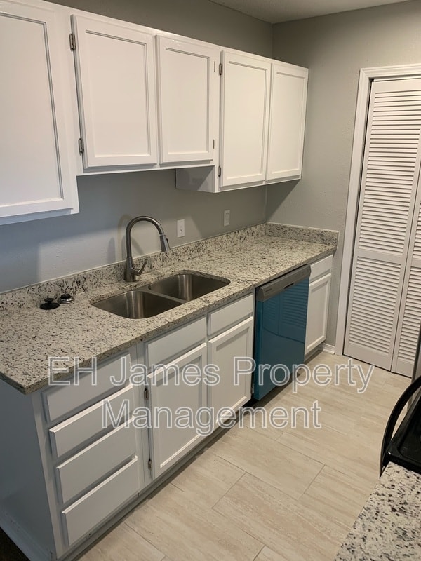 Building Photo - 11032 E 14th Ct