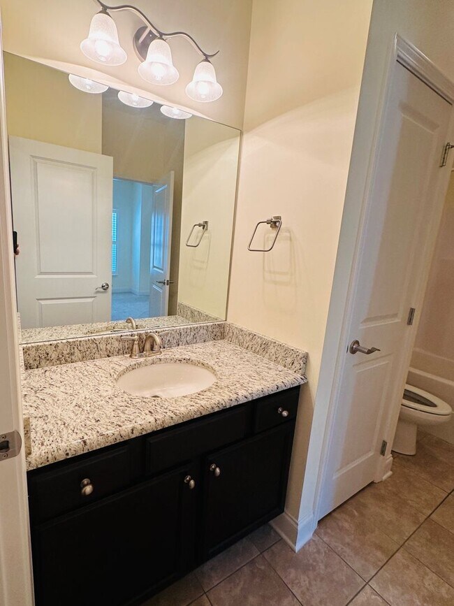 Building Photo - Sun-Drenched Corner Lot Condo – 2 Bedrooms + Office Near Middlebrook Pike